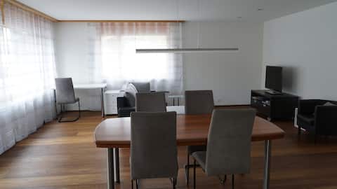 Top Airbnb: Modern apartment in the heart of Zweisimmen in Bern/Berne