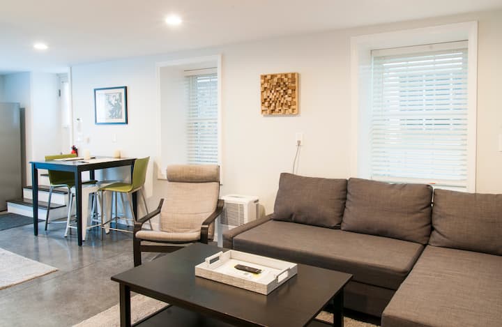 Modern Studio In Heart Of Downtown Mystic - Mystic, CT