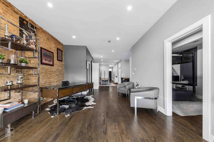 4 Bedroom Penthouse Loft in Heart of Wicker Park gallery image 3