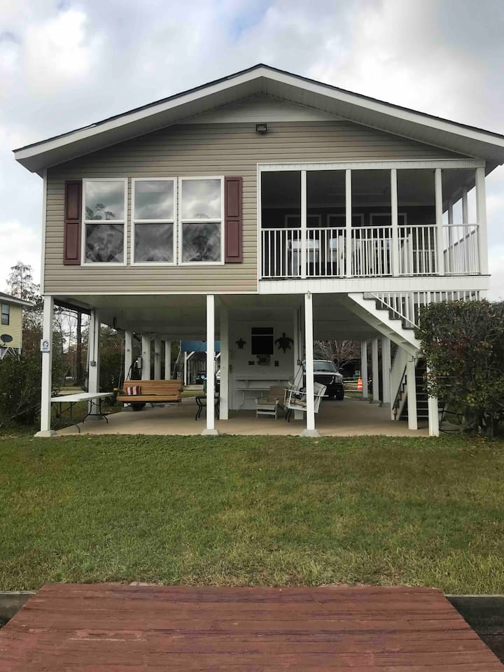Relaxing river home. Directly on the River. Houses for Rent in