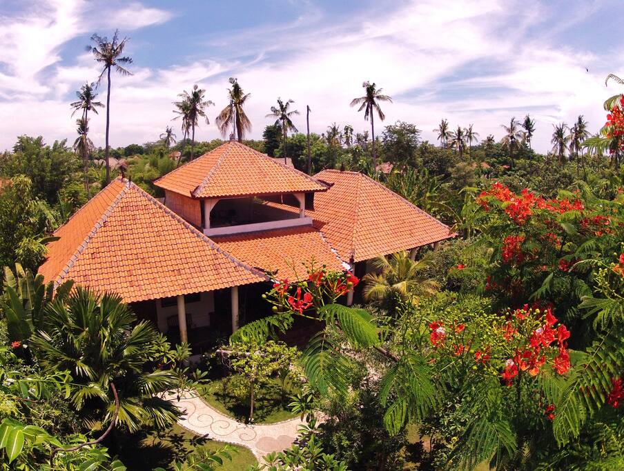 view of the whole house, to the left and right are the bedrooms, in the middle is the kitchen and dinning room, and up stairs is the TV lounge.