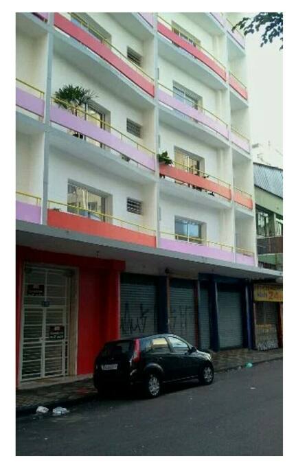 Fachada do prédio, rua comercial , Rua Guaianases,no no dia e tranquila a noite