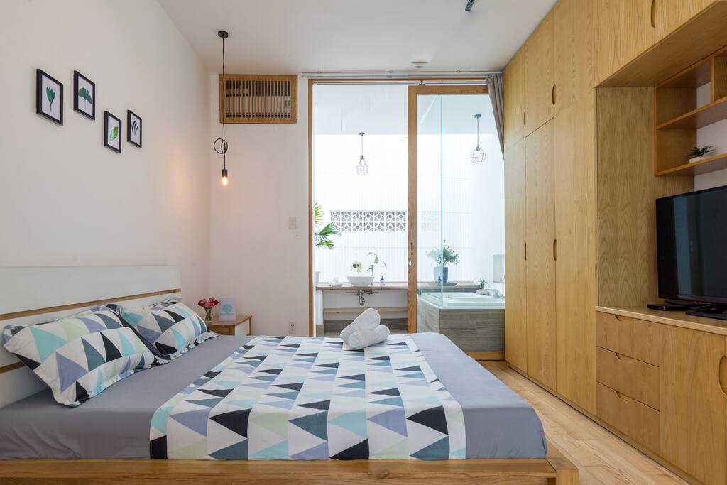 The exquisite studio on the 3rd floor. The king-size bed, wide-screen smart tv, open-air bathroom, reading space and working desk.