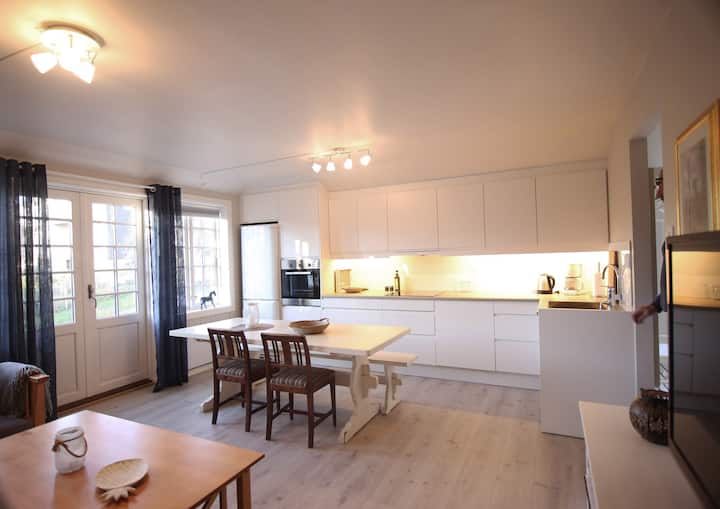 Large guest suite with garden and easy parking.