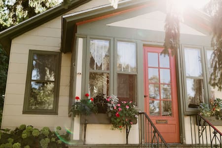 Forest Avenue Bungalow
