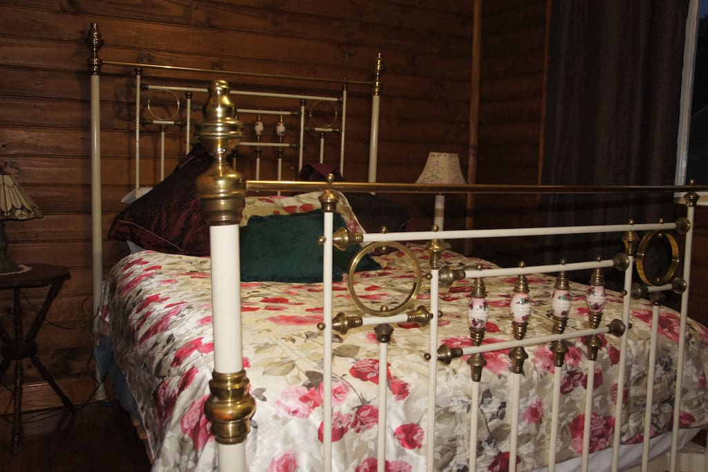 Queen size brass bed