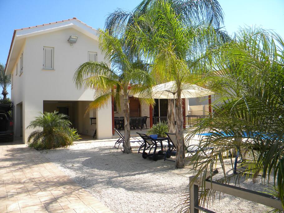 GARDEN AND GARAGE