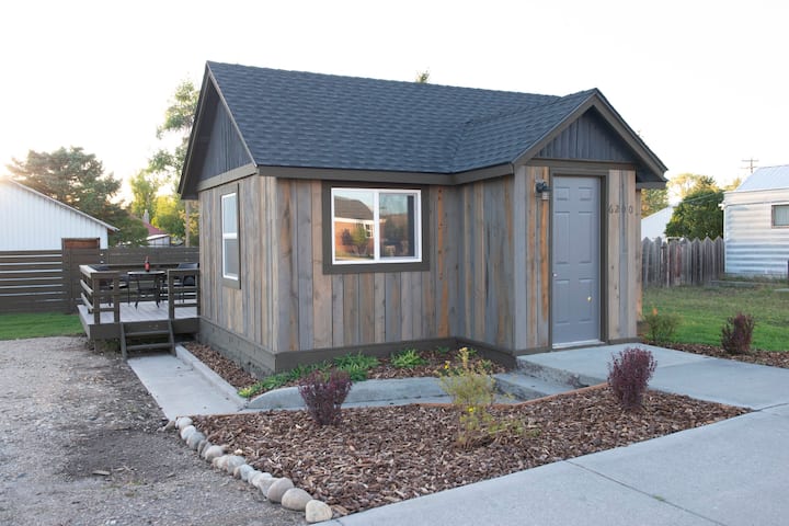 Cabin with Character in Downtown Tetonia