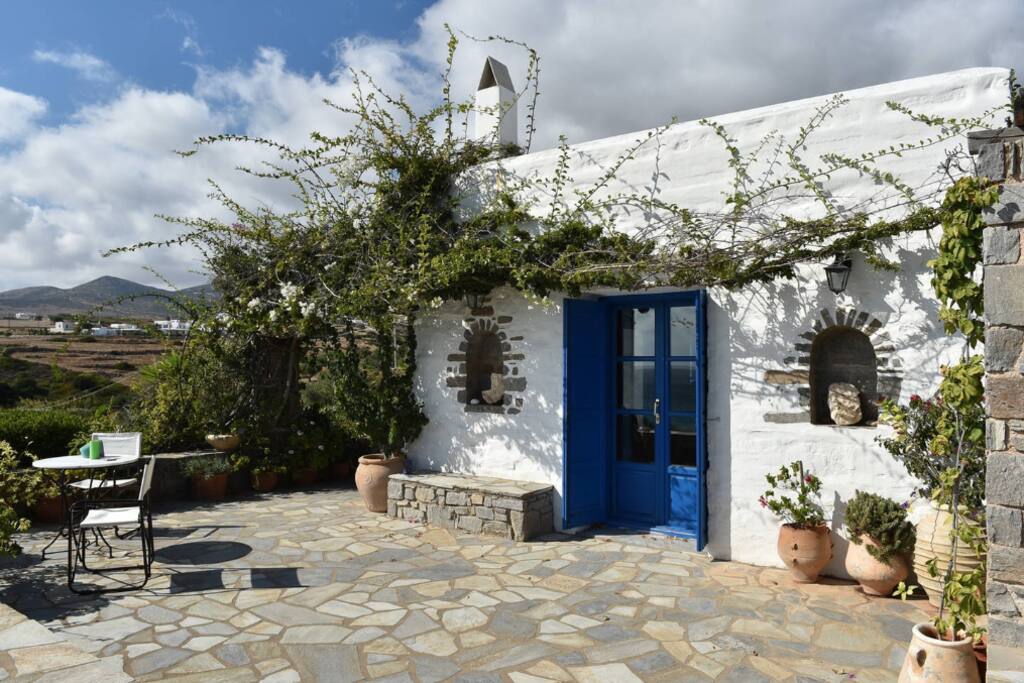 Lolantonis beach house