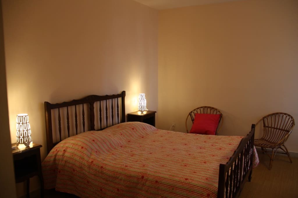 Chambre avec accès sur le balcon