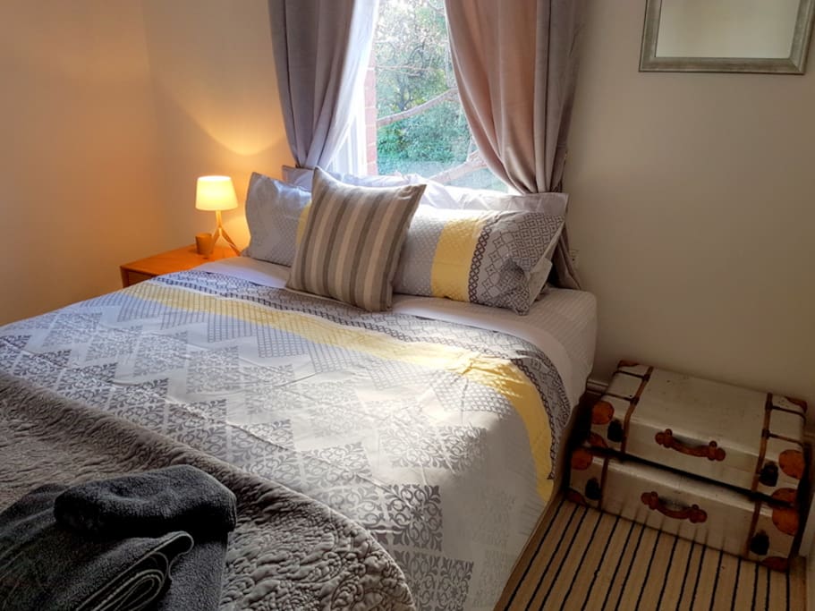 Queen bed
