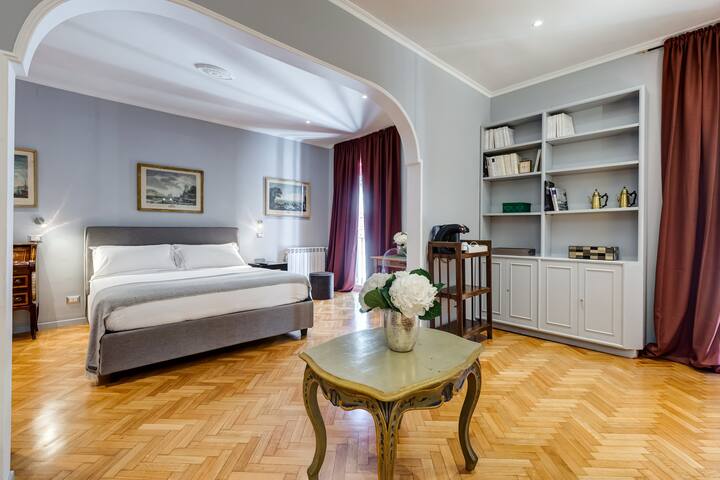 Very bright high floor apartment, with elevator gallery image 5