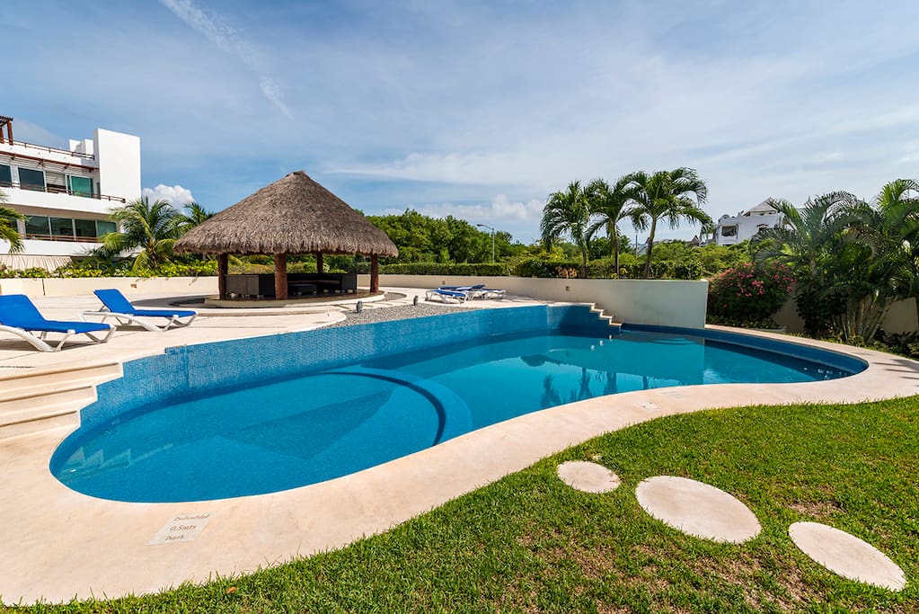 Luna Maya Condos Pool area