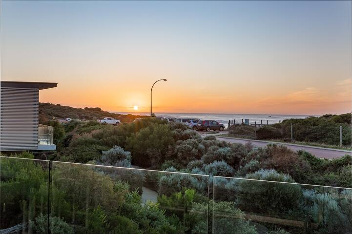 3 Bedroom Luxury Beach House @ Smiths Beach Resort gallery image 3