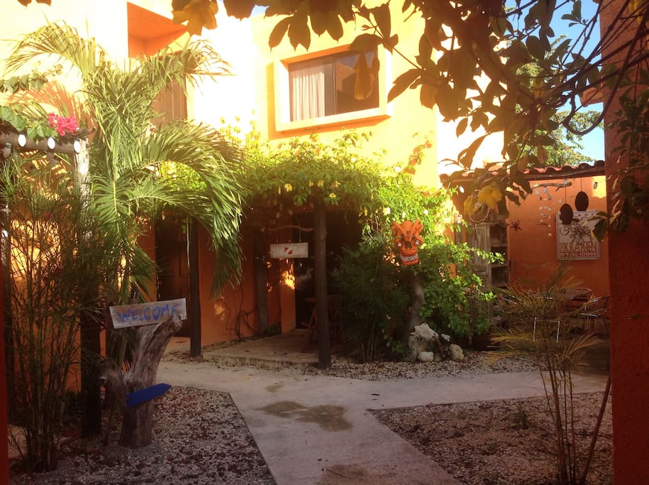 Nuestro patio interior es el corazón de la Posada. Tranquilo y tropical.