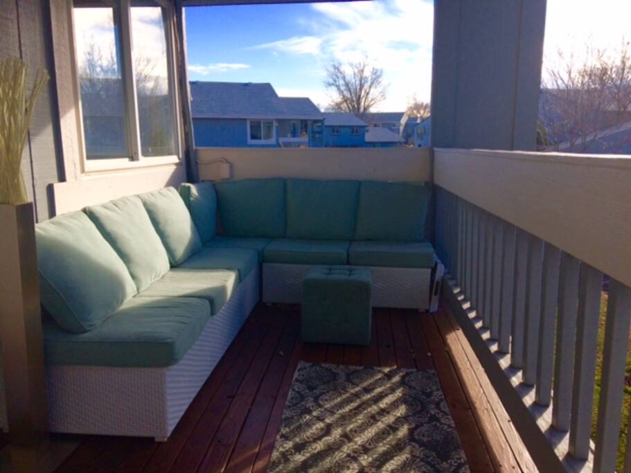 Furnished balcony with mountain views
