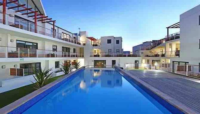 Table Mountain View/ Beach, Pool, Restaurants gallery image 2