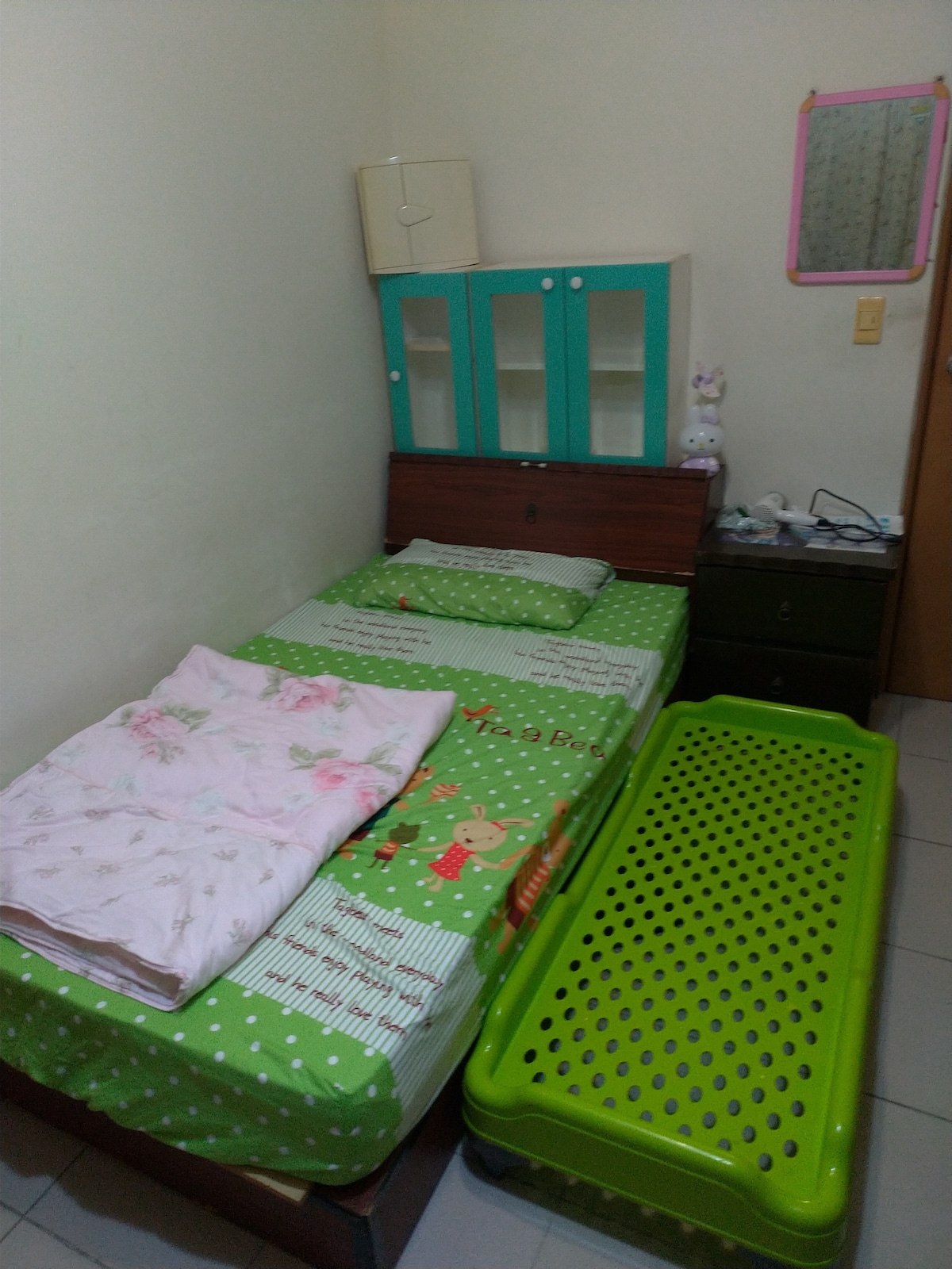 Фотосесия на 12.12.2021 г. Чаршафите и калъфките за възглавници се променят всеки път, когато се настанявате, така че този комплект чаршафи и калъфки за възглавници може да не е снимка на този комплект чаршафи и калъфки за възглавници в деня на настаняването.