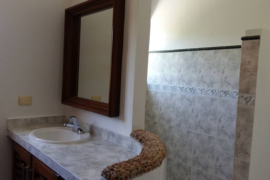 Baño completo con closet