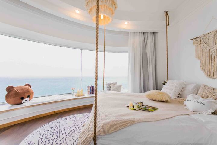 方末 （房间已经消毒，配备75%酒精）八大关无敌海景家庭房，智能家居喂鸽子体验。