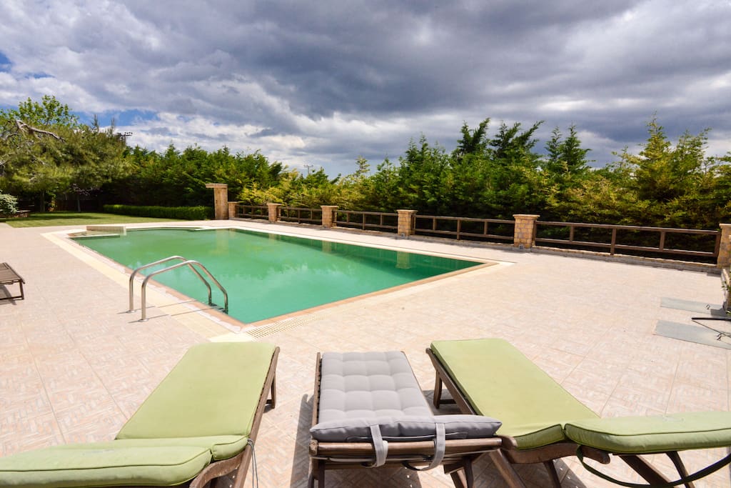 Relax by the pool with sun beds or with provided toys for kids