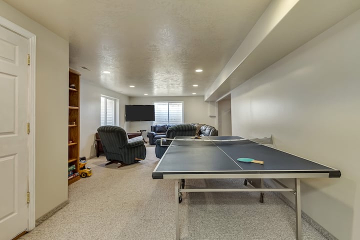 13 Beds 7 Bedrooms 2 Acres. 5 Miles To East Canyon - East Canyon State Park, Morgan