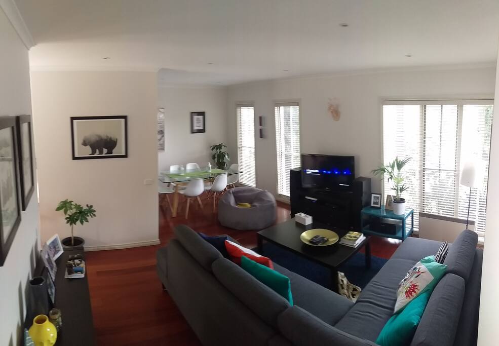 Lounge / Dining