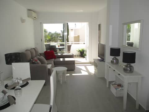 Airbnb con mejor rendimiento: 2 BED/2 BATH LUXURY APARTMENT WITH SEA VIEWS en Mojácar