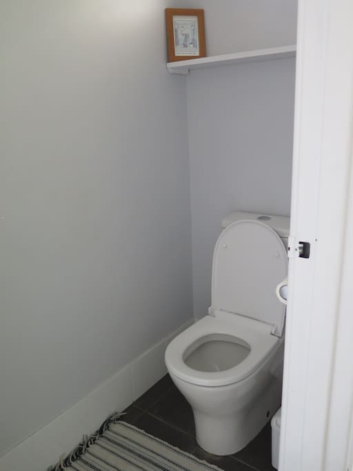 Shared toilet, with ventilation