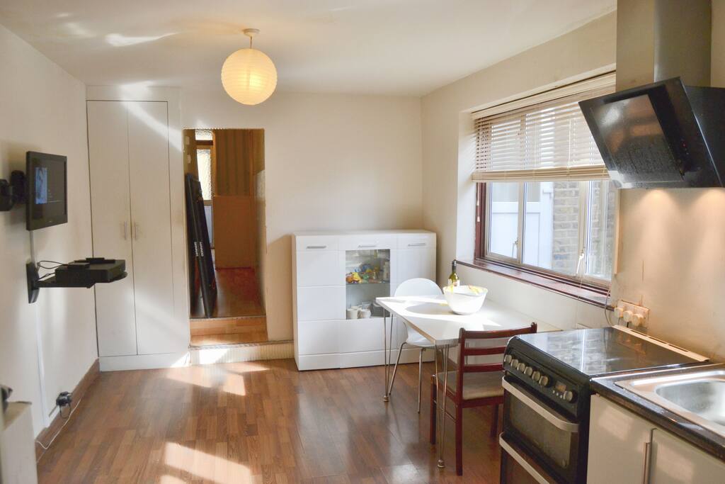 Kitchen/living space 2
