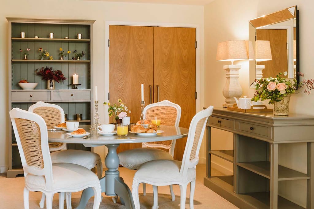 Dining area with space for 4