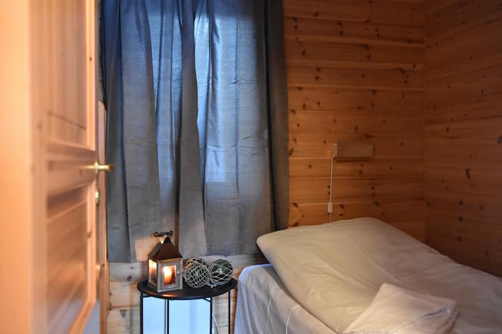 غرفة نوم 1 بسرير مزدوج صغير وسرير بطابقين