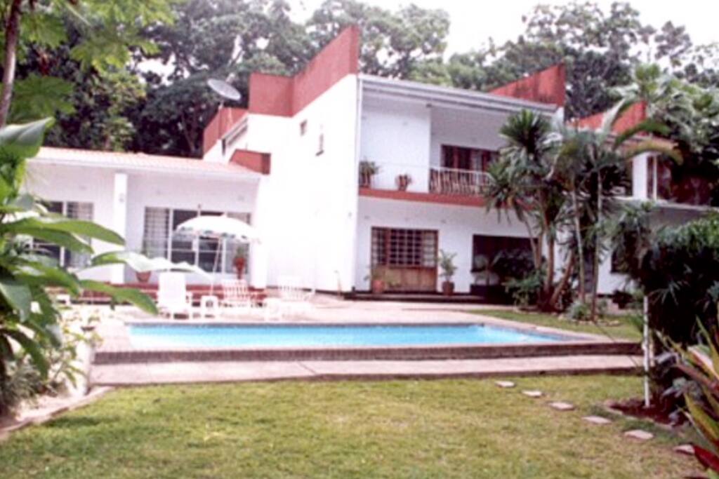 Back garden/pool