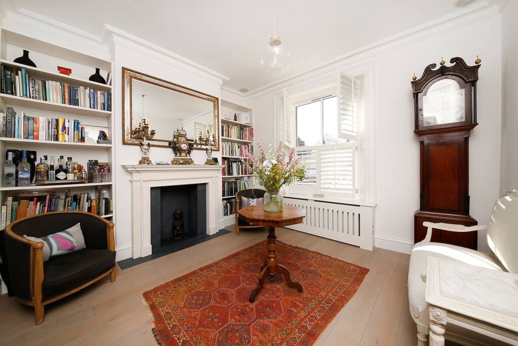 Living room 2 : two large living rooms/lounges enough seating for 7-8 guests. Antique grandfather clock & beautiful Istanbul rug complete the decor.