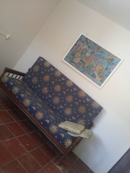 quarto da frente com sofa