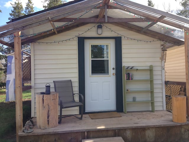 Pretty little house fully equipped