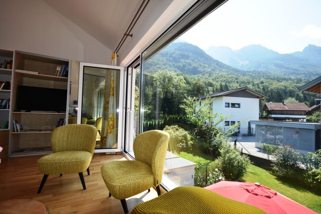 Wohnzimmer mit Untersbergblick