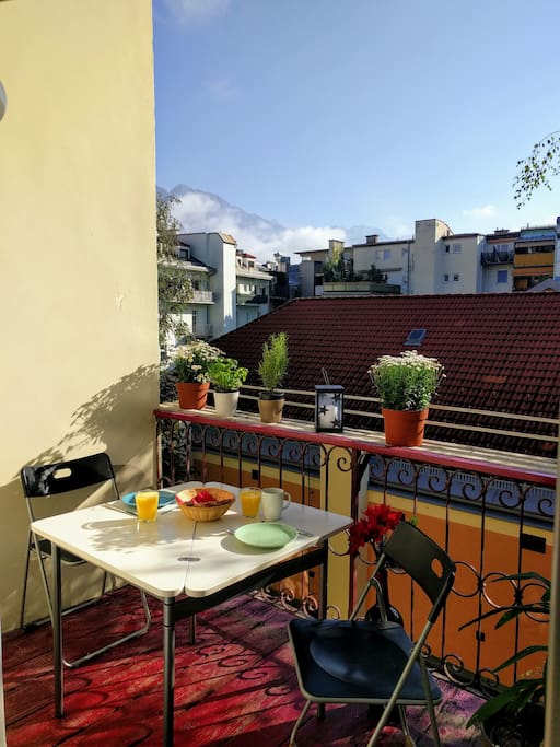 Unser ruhiger Balkon mit Bergblick