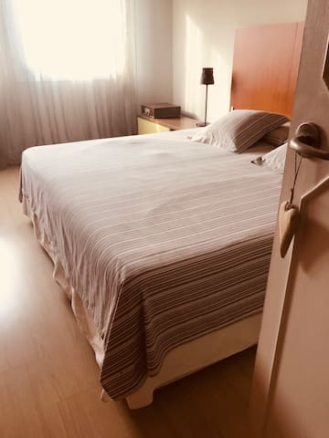 Habitación muy grande con vistas espectaculares.