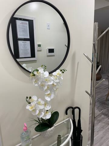 Chic Penthouse w/Terrace, Laundry,15mins to Midtwn gallery image 4