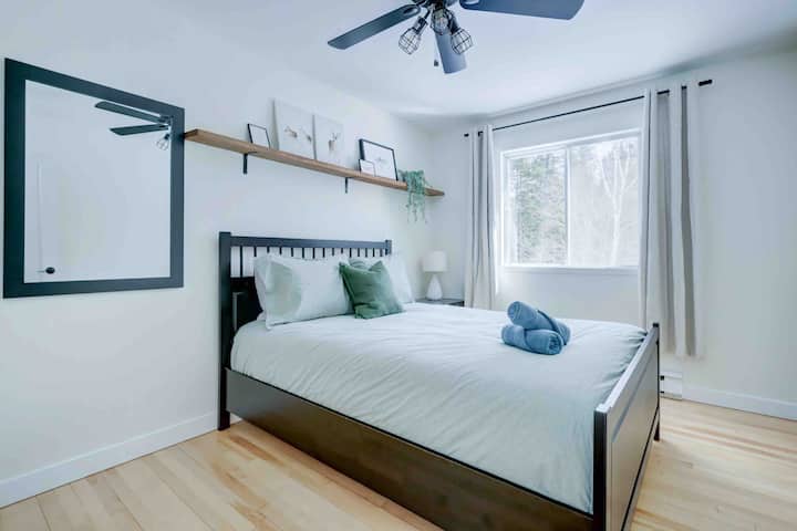 Chambre des Master a queen bed 