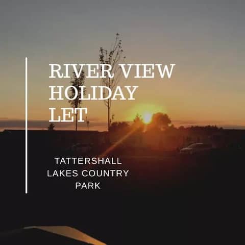 Top Airbnb: River View Holiday Let with Sunken Hot Tub in Tattershall