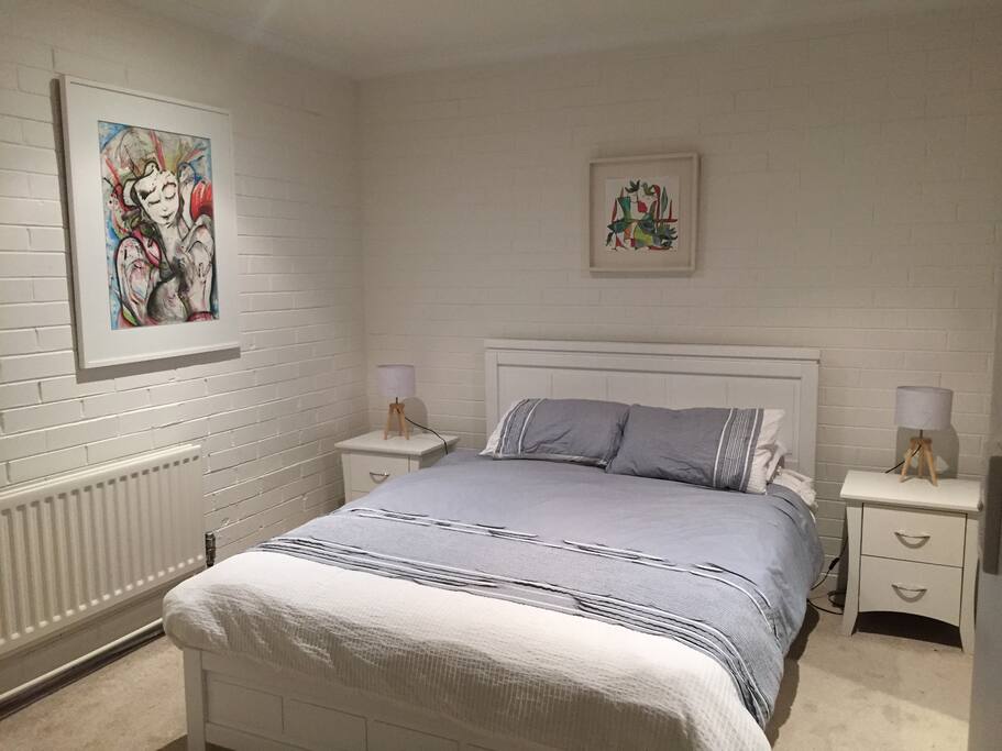 Huge master bedroom, Queen size bed