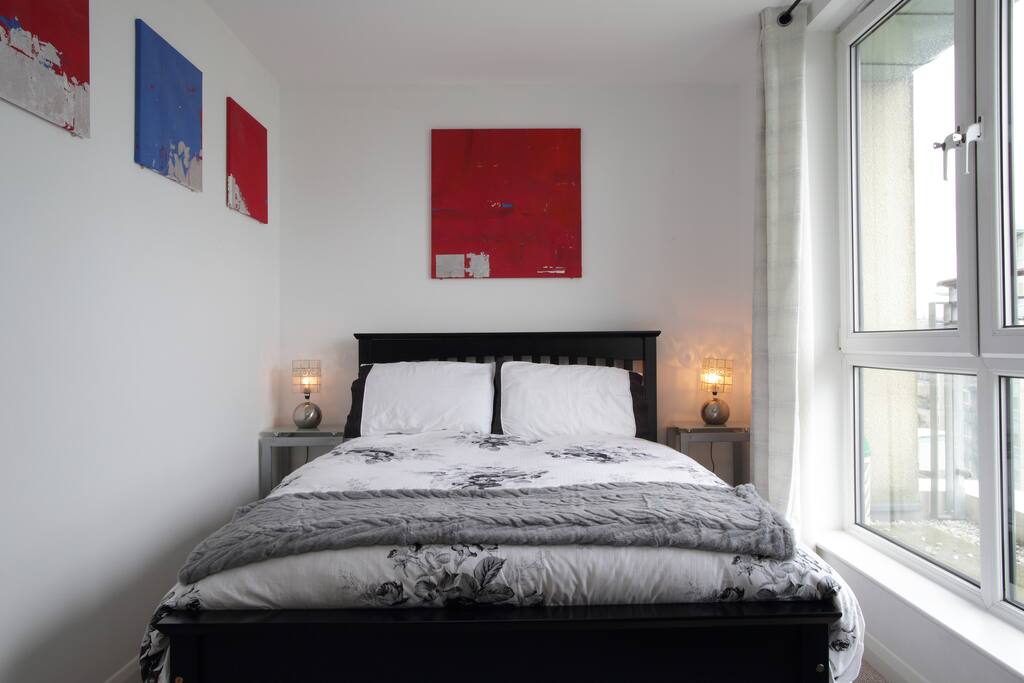 Guests spacious bedroom