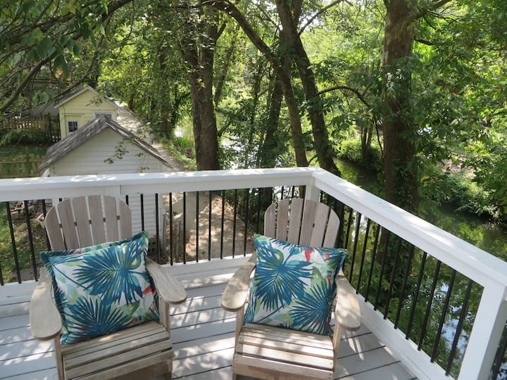 Haere Mai Canal Cottage in historic Lambertville Cottages for Rent in