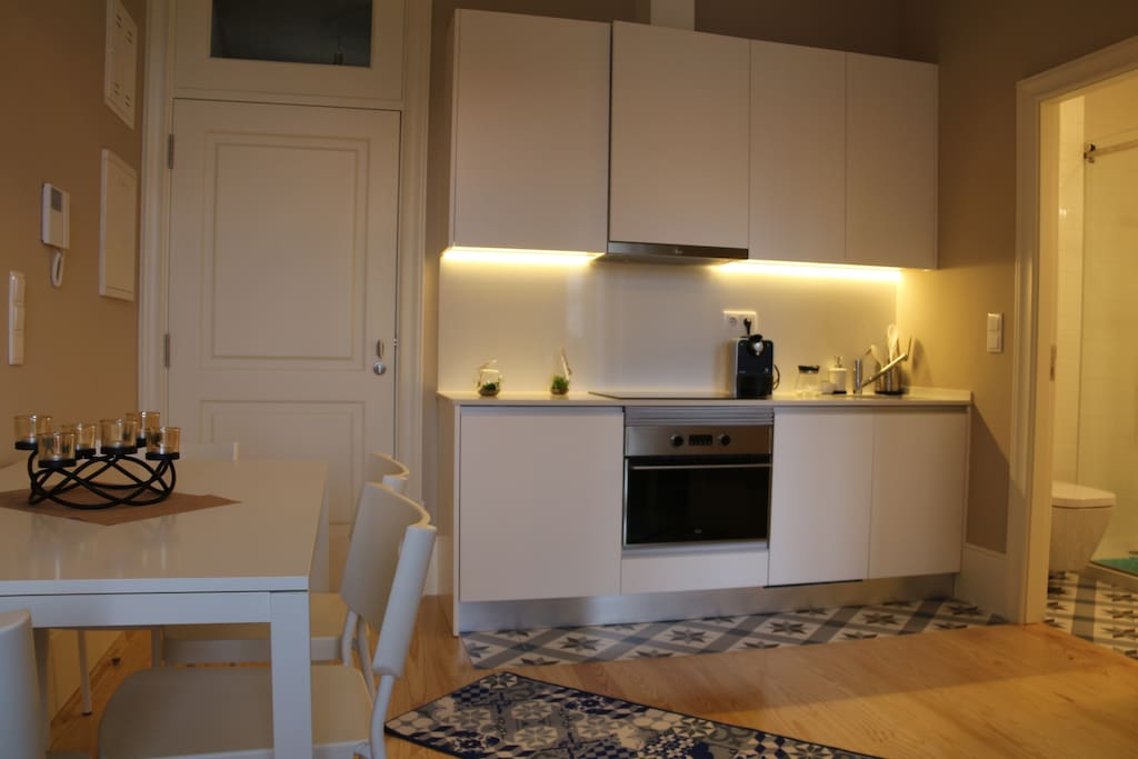 Kitchenette and Dining Table