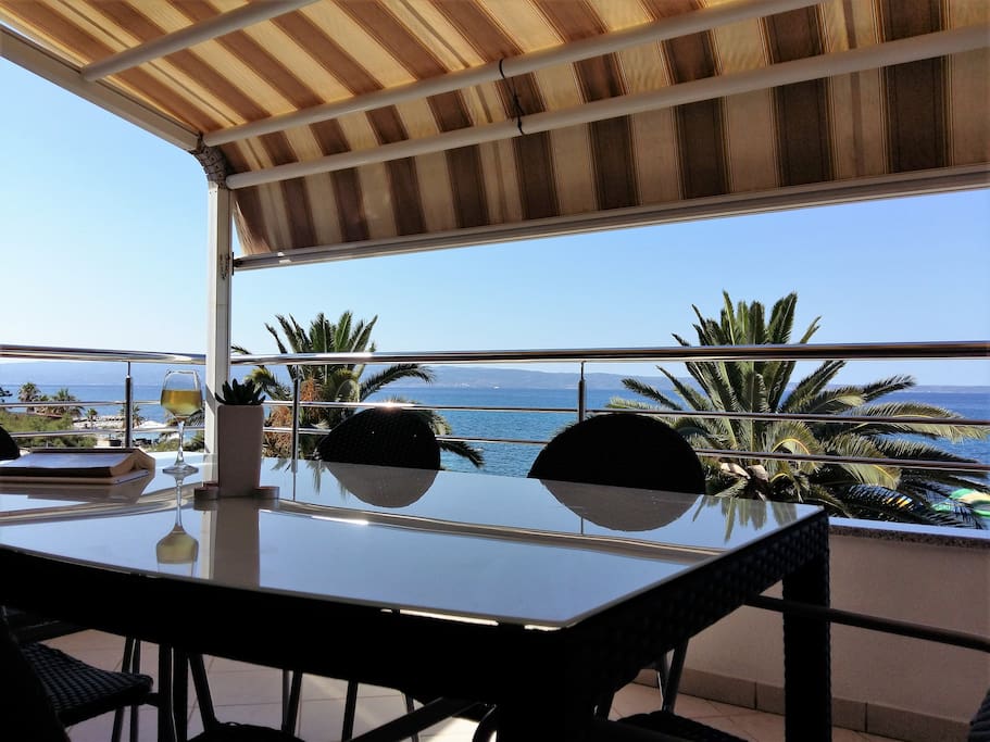 Ideal for business travellers in search of a relaxing work environment or families seeking a beachfront holiday in a safe area