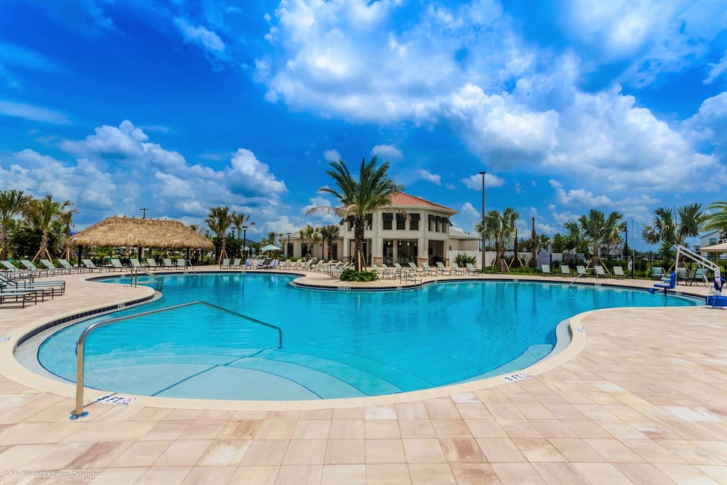 RESORT POOL