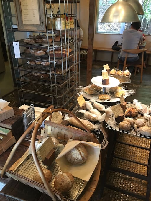 近くにある石窯のパン屋さんです。