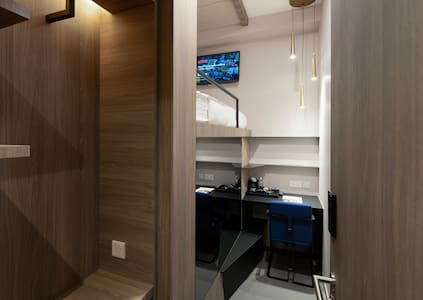 Single cabin shared bathroom in Tanjong Pagar MRT